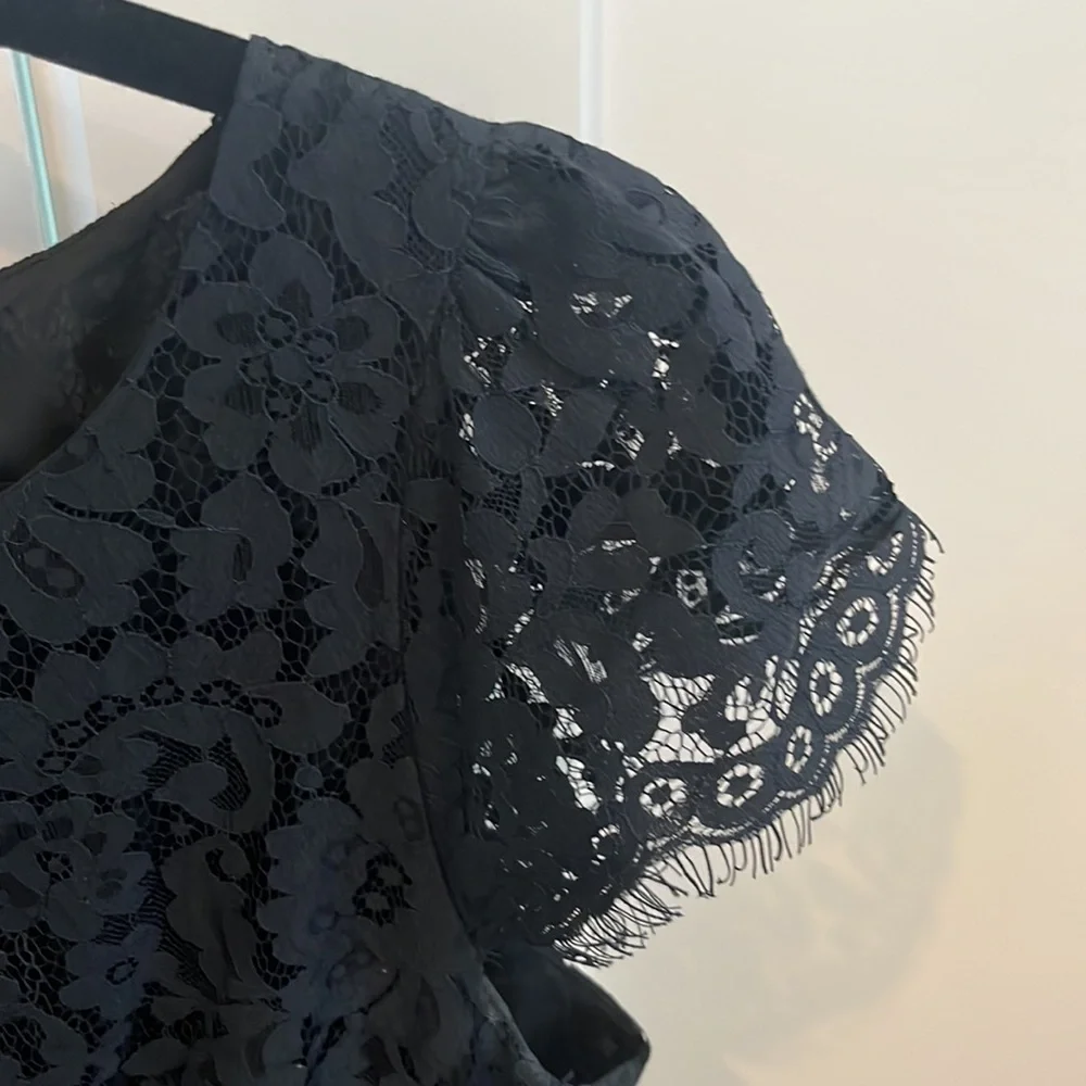 Lace short sleeve short sleeve side zip keyhole shirt - Picture 2 of 5